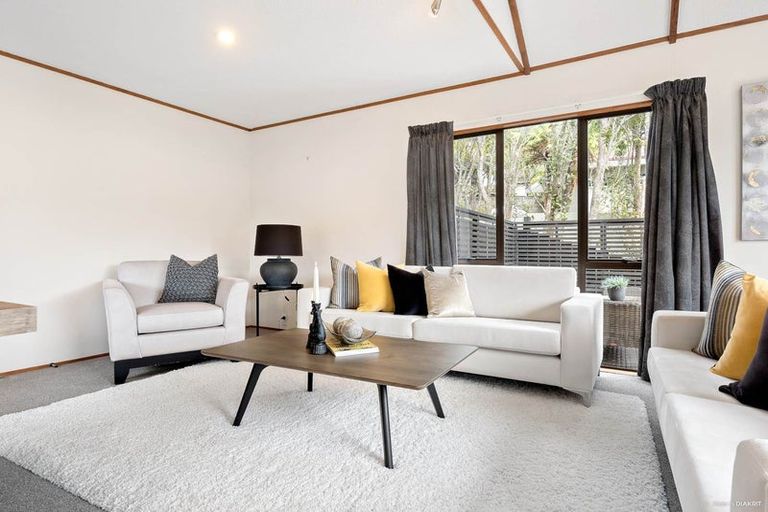 Photo of property in 2/16 Waratah Street, Birkenhead, Auckland, 0626