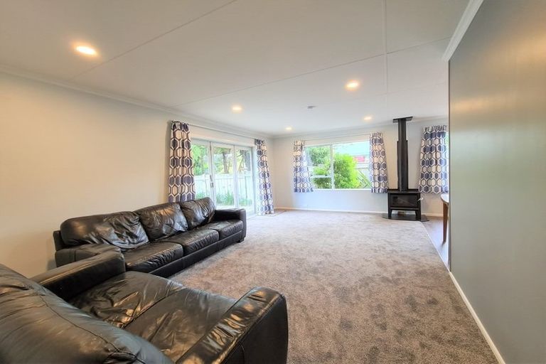 Photo of property in 2 Te Ngaere Place, Merrilands, New Plymouth, 4312