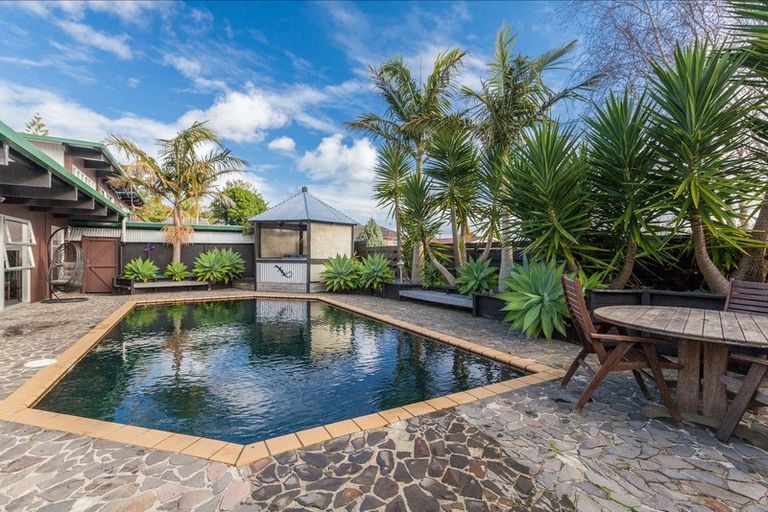 Photo of property in 59 Mcfadzean Drive, Blockhouse Bay, Auckland, 0600