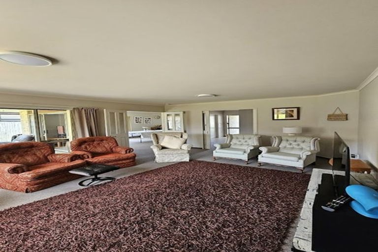 Photo of property in 51 Gandalf Crescent, Paraparaumu, 5032