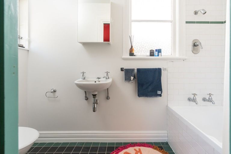 Photo of property in 13 Chatham Street, Berhampore, Wellington, 6023