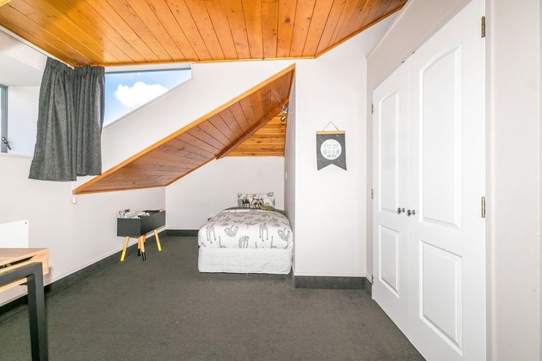 Photo of property in 2 Dallinger Street, St Andrews, Hamilton, 3200