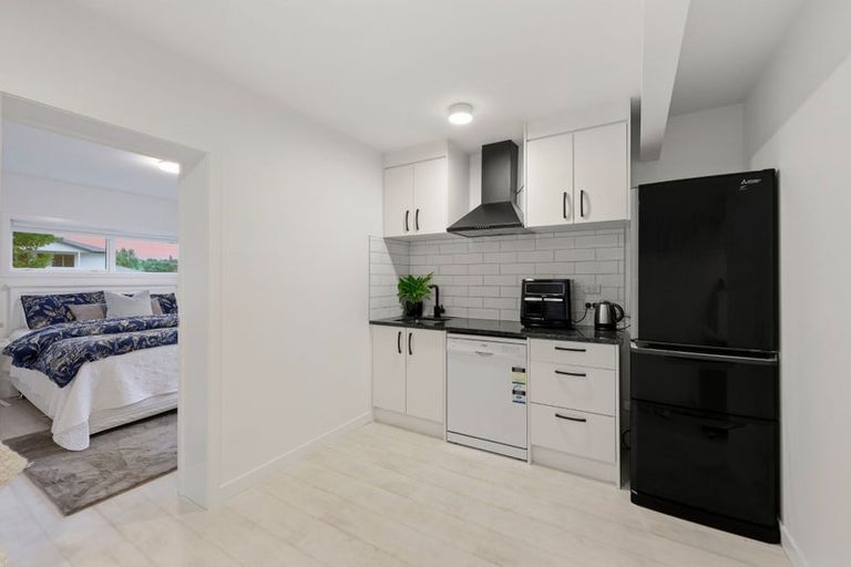 Photo of property in 24 Judkins Crescent, Cockle Bay, Auckland, 2014