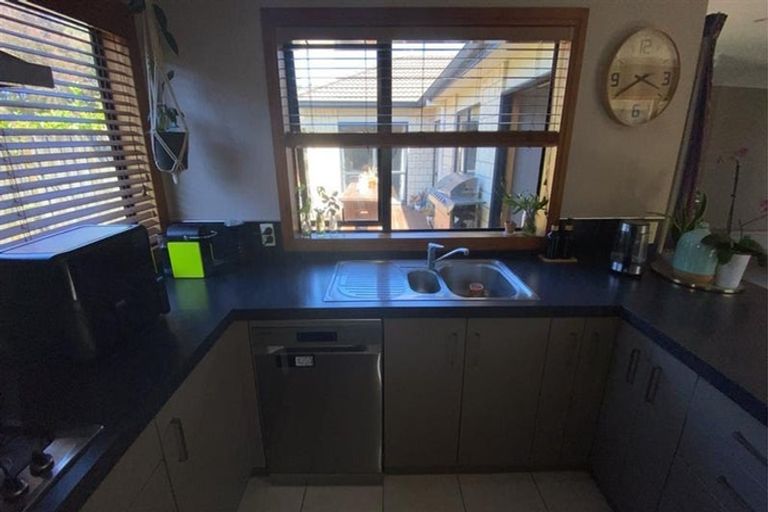 Photo of property in 11 Oreti Crescent, Papamoa Beach, Papamoa, 3118