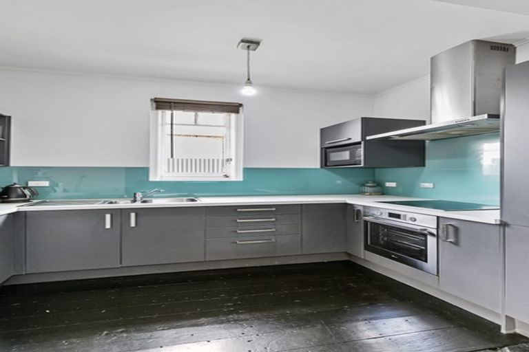 Photo of property in 142 Titirangi Road, New Lynn, Auckland, 0600