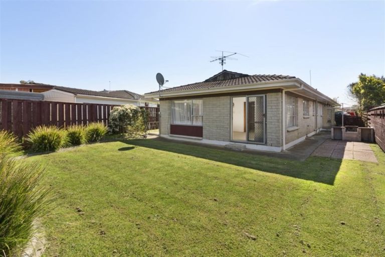 Photo of property in 2/15 Meadowcourt Drive, Manukau, Auckland, 2025