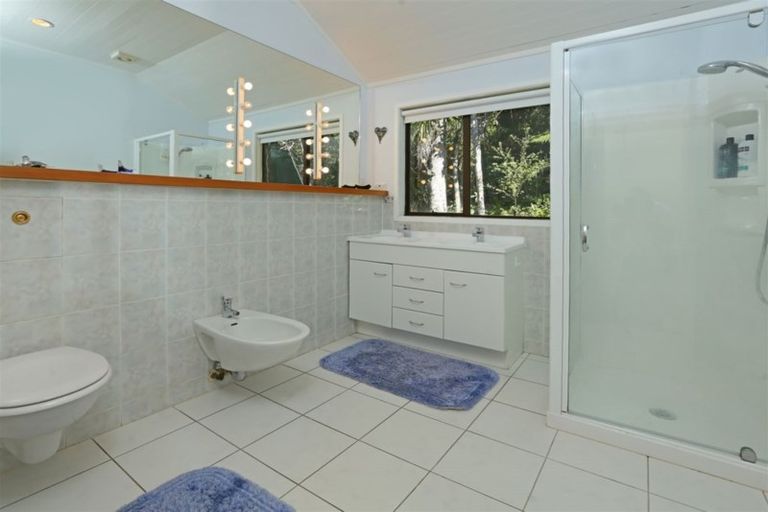 Photo of property in 789 Scenic Drive, Henderson Valley, Auckland, 0612