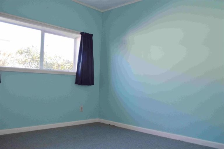 Photo of property in 77 Te Atatu Road, Te Atatu South, Auckland, 0610