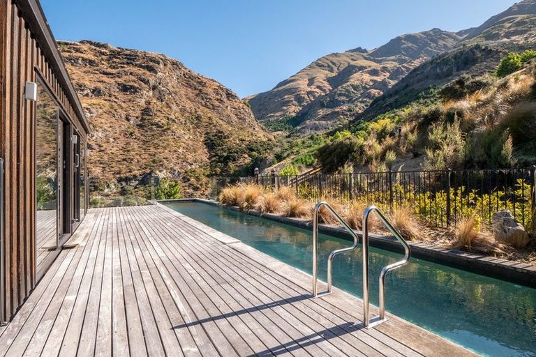 Photo of property in 12 Crows Nest Road, Arthurs Point, Queenstown, 9371