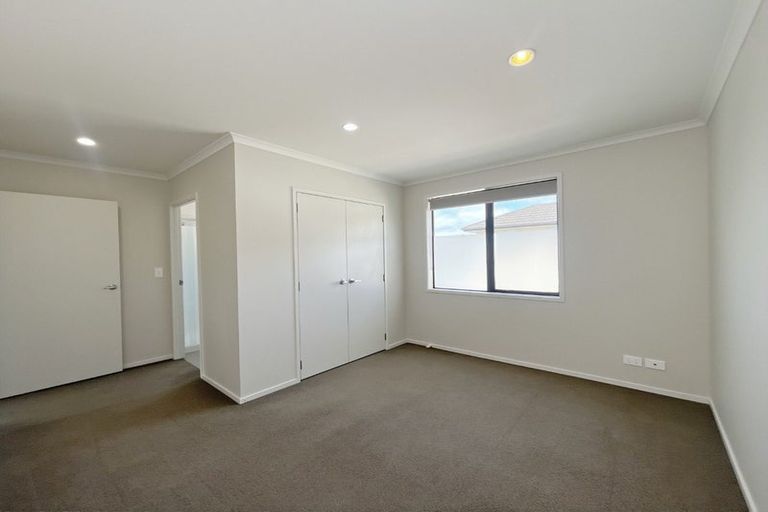 Photo of property in 12 Akeake Lane, Manurewa, Auckland, 2102