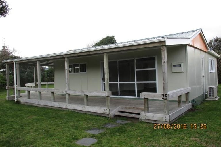Photo of property in 25 Heperi Street, Waikanae Beach, Waikanae, 5036