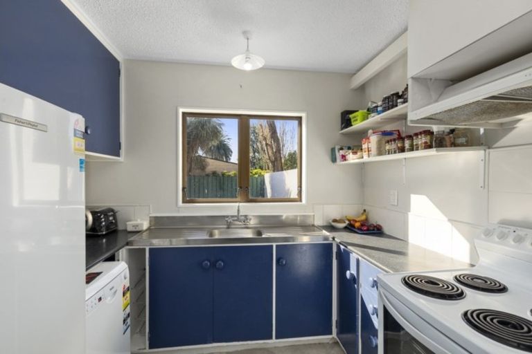 Photo of property in 2/17u Randwick Crescent, Moera, Lower Hutt, 5010