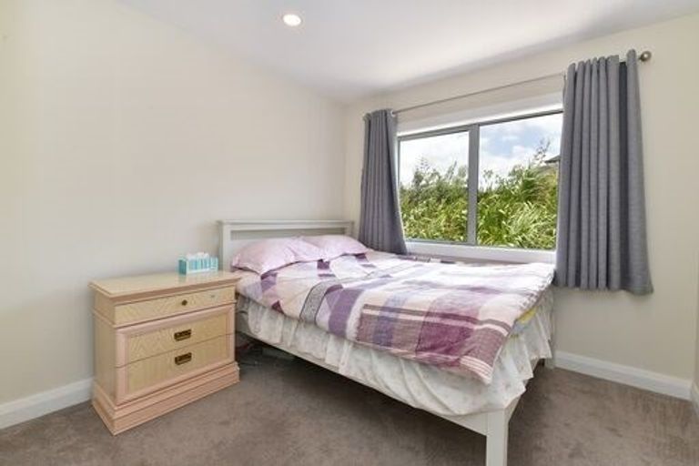 Photo of property in 24 Boocock Crescent, Orewa, 0931