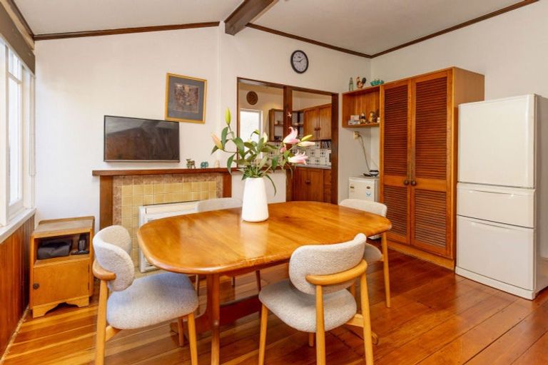 Photo of property in 73 Marine Parade, Eastbourne, Lower Hutt, 5013
