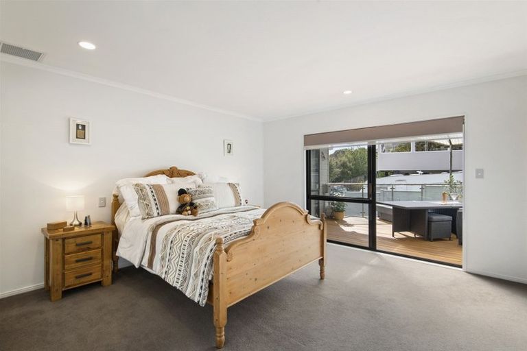 Photo of property in 21 Ballini Rise, West Harbour, Auckland, 0618
