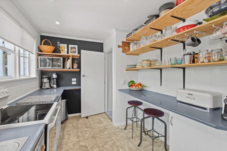 Photo of property in 39 Tiromoana Road, Raumati South, Paraparaumu, 5032