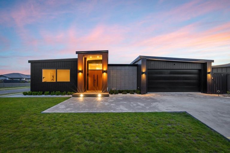 Photo of property in 2 Hikawera Drive, Frimley, Hastings, 4120