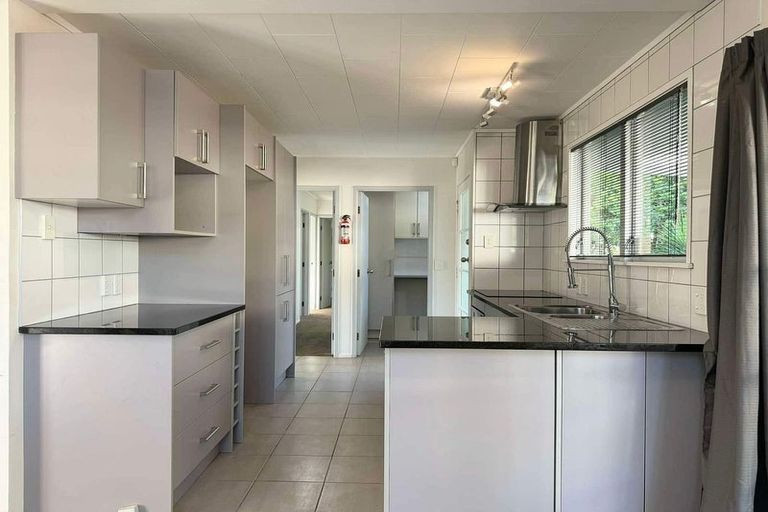 Photo of property in 28 Fairdale Avenue, Red Hill, Papakura, 2110