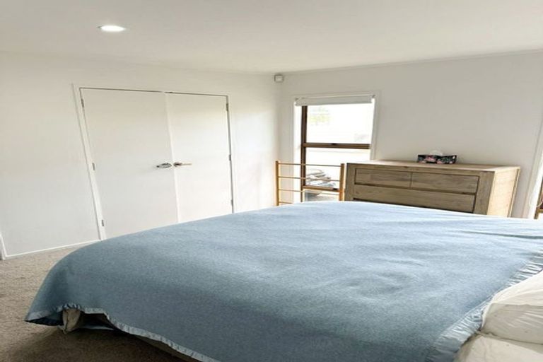 Photo of property in 1/57 Aeroview Drive, Beach Haven, Auckland, 0626