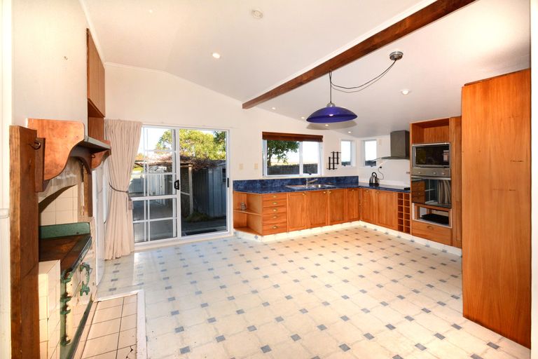 Photo of property in 22 Queen Street, Brighton, Dunedin, 9035