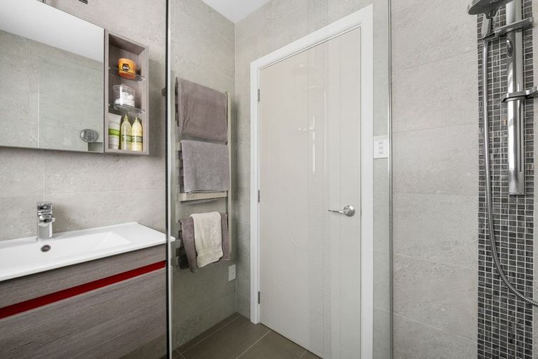 Photo of property in 5 Deller Grove, Silverstream, Upper Hutt, 5019