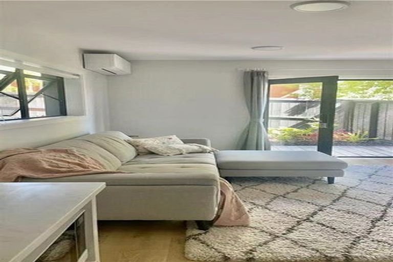 Photo of property in 24a Lyons Avenue, Murrays Bay, Auckland, 0630