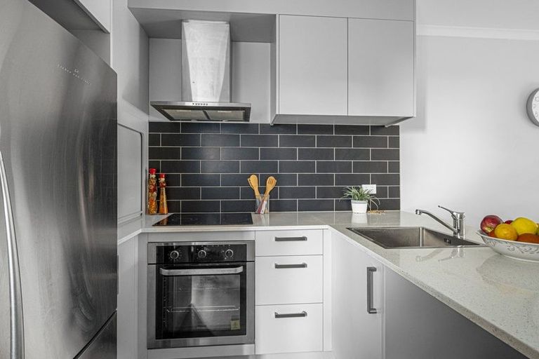 Photo of property in 6 Wharara Lane, Massey, Auckland, 0614