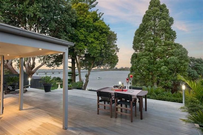 Photo of property in 188a Devonport Road, Tauranga, 3110