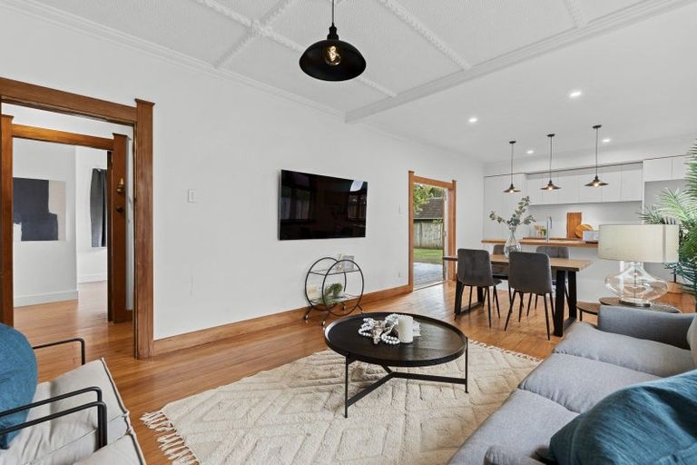 Photo of property in 11 Woodleigh Street, Frankleigh Park, New Plymouth, 4310