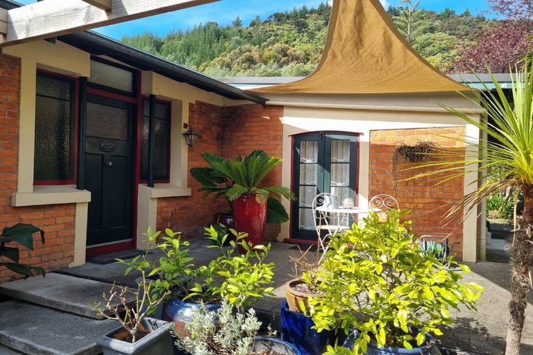 Photo of property in 8 Rutland Street, Picton, 7220