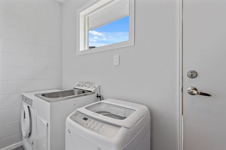 Photo of property in 2/5 Sarabande Avenue, Redwood, Christchurch, 8051