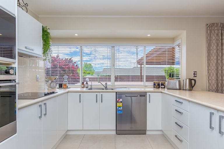 Photo of property in 25 Sunny Crescent, Huapai, Kumeu, 0810