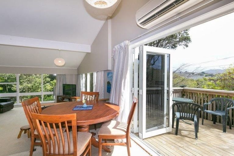 Photo of property in 2a West Road, Northland, Wellington, 6012