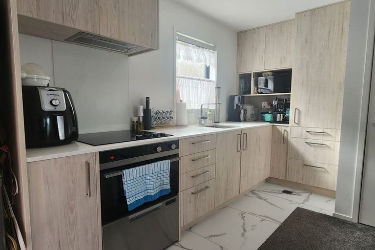 Photo of property in 52d Vodanovich Road, Te Atatu South, Auckland, 0610