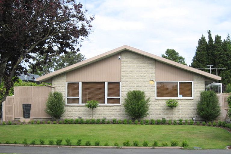 Photo of property in 16 Yardley Street, Avonhead, Christchurch, 8042