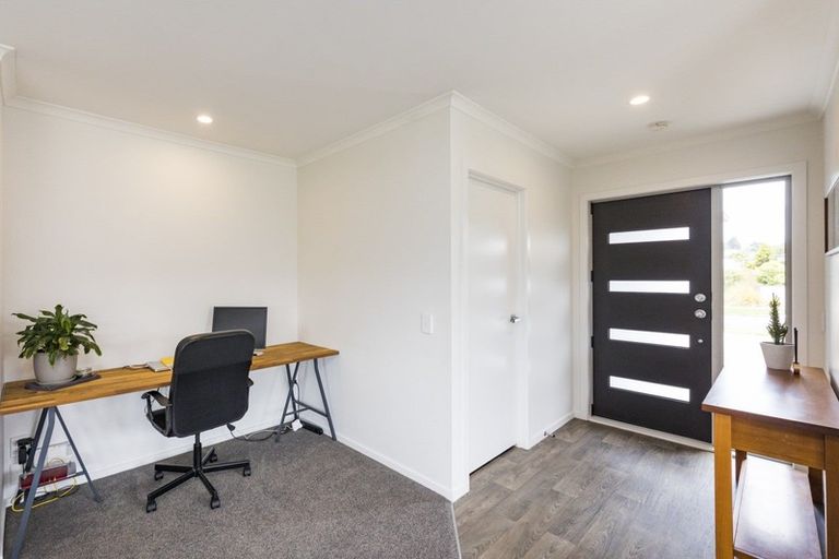 Photo of property in 21 Wescombe Grove, Feilding, 4702