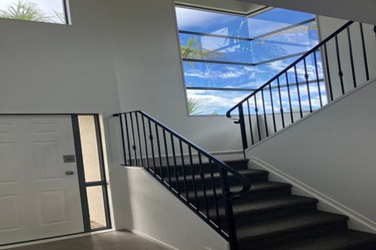 Photo of property in 8 Kalberry Place, East Tamaki, Auckland, 2016