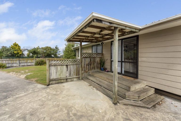Photo of property in 19 Mcleavey Drive, Kelvin Grove, Palmerston North, 4414