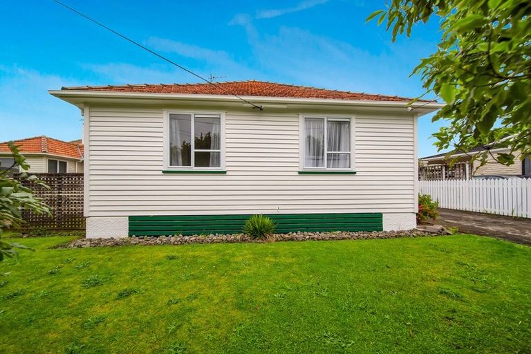 Photo of property in 11 List Street, Welbourn, New Plymouth, 4310