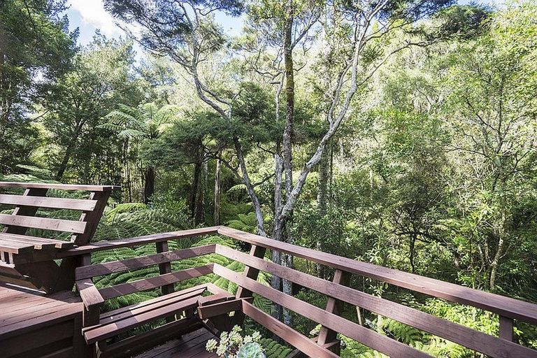 Photo of property in 37 Homewood Place, Chatswood, Auckland, 0626