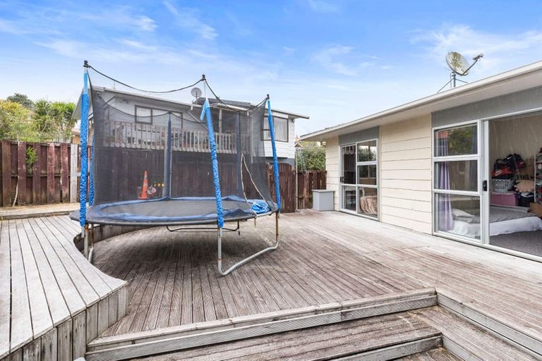 Photo of property in 1/14 Waari Avenue, Sunnyvale, Auckland, 0612