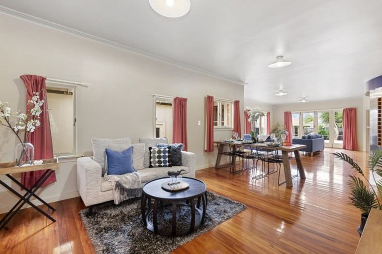 Photo of property in 8 Knighton Road, Hillcrest, Hamilton, 3216