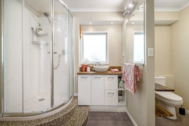 Photo of property in 8 Tranquil Glade, Hillcrest, Auckland, 0627