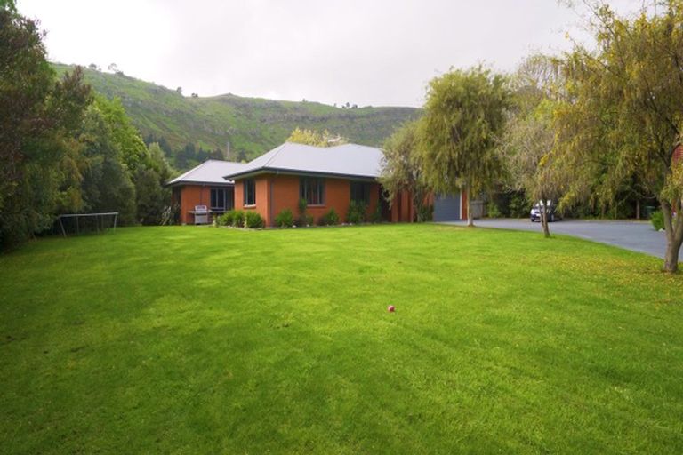 Photo of property in 10 Deavoll Place, Heathcote Valley, Christchurch, 8022