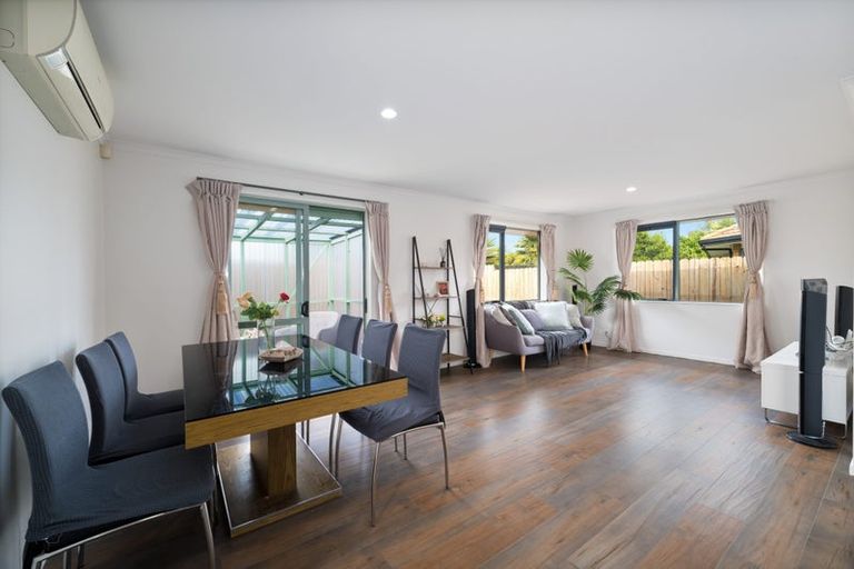 Photo of property in 6/72 Swanson Road, Henderson, Auckland, 0610