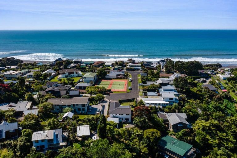 Photo of property in 17 Linda Street, Oakura, 4314