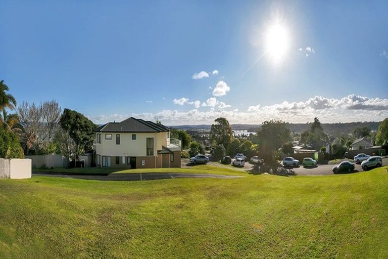 Photo of property in 14 Mayall Avenue, Beach Haven, Auckland, 0626