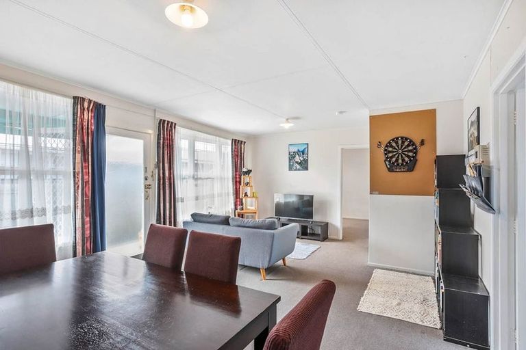 Photo of property in 2/84 Portage Road, New Lynn, Auckland, 0600