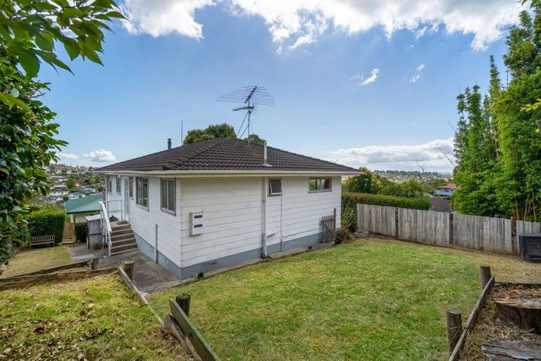 Photo of property in 2/14 Target Road, Totara Vale, Auckland, 0629