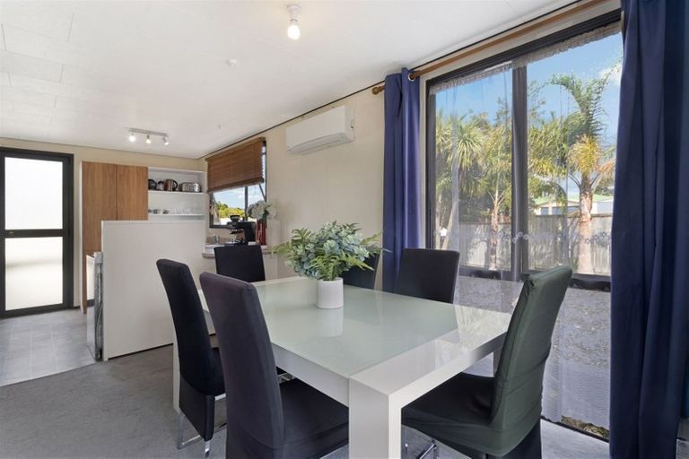 Photo of property in 34a Riserra Drive, Ranui, Auckland, 0612